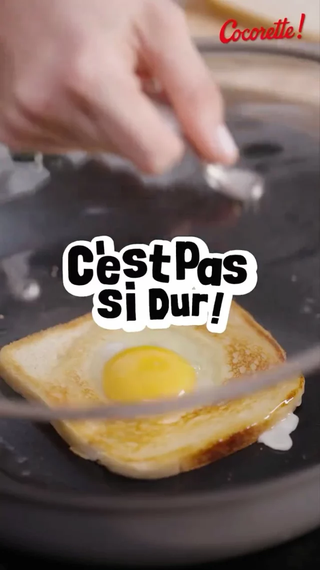 🥚 Toast œuf, sauce salsa & feta : la recette parfaite pour la Fête des Pères ! 🌶️🧀

Pour ce dimanche, surprenez-le avec une tartine aussi belle que gourmande ! Voici une idée simple, originale et ultra savoureuse à base de nos bons œufs Cocorette 🐔

✨ Ce qu’il vous faut :

-4 tranches de pain
-1 noix de beurre + un filet d’huile neutre
-4 œufs Cocorette
-1 pincée de sel et de poivre
-1 pot de sauce salsa 🌶️
-60 g de feta émiettée
-Quelques brins de ciboulette 🌿

👨‍🍳 Les étapes :
1️⃣ Découpez un cercle au centre de chaque tranche de pain.
2️⃣ Faites-les dorer à la poêle avec beurre & huile, puis cassez un œuf Cocorette dans chaque trou.
3️⃣ Salez, poivrez, couvrez et laissez cuire 2 à 4 min.
4️⃣ Faites griller les cercles de pain mis de côté.
5️⃣ Dressez le tout dans une assiette, ajoutez la salsa, la feta et un peu de ciboulette.

💬 On parie que votre papa en redemandera ? 😋
📲 Enregistrez ce post pour ne rien oublier dimanche !

#RecetteCocorette #Cocorette #FetesDesPeres #BrunchMaison #ToastGourmand #OeufsCocorette #IdéeBrunch #Oeufs
